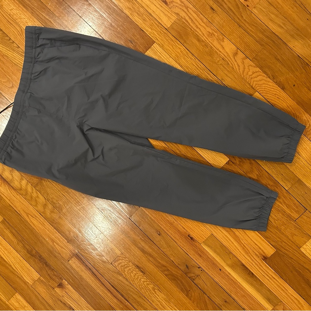 Men’s Banana Republic Moisture Wicking Tapered Gray Joggers, XL